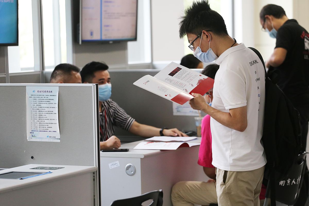 成都卫生职业学校考试形式详解：笔试、面试、体检及心理测试