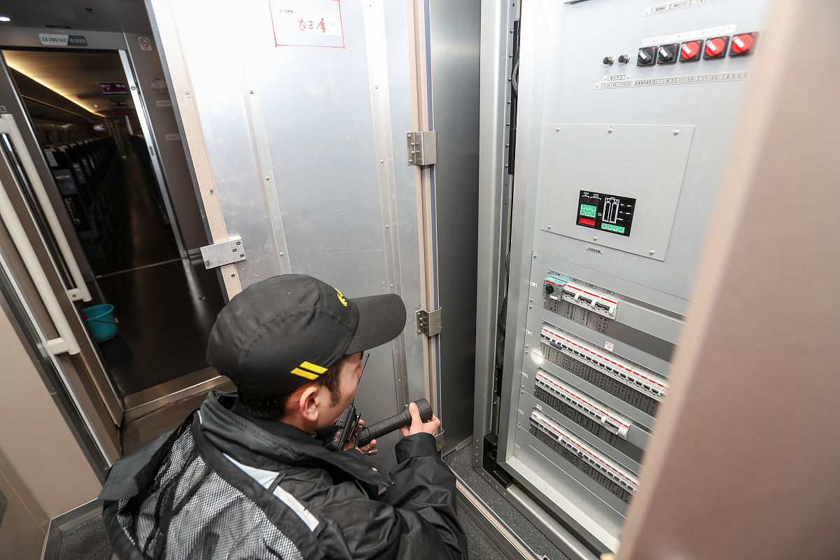 广州动车段电热开水器维护实习第五周：实际操作与经验积累