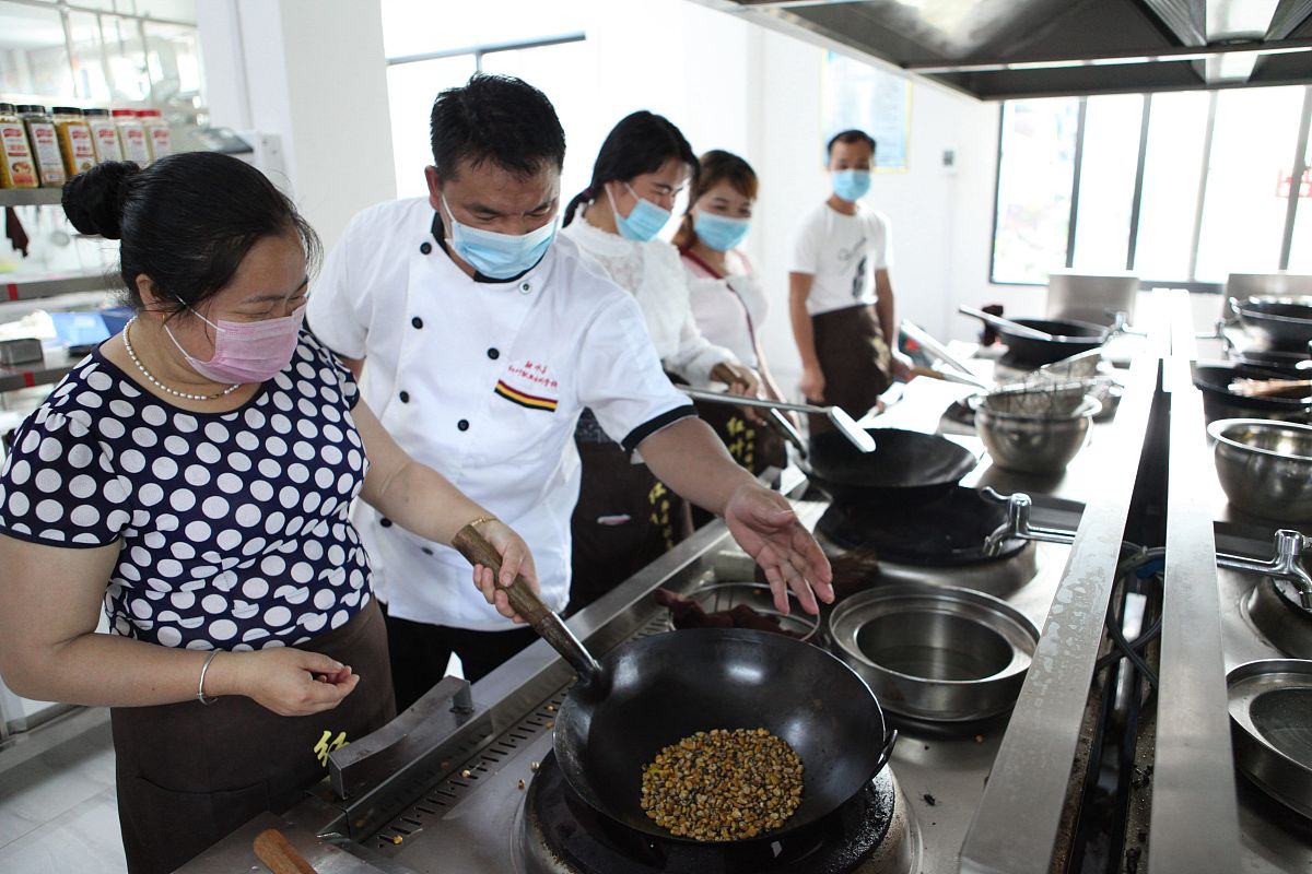 初中没毕业能上卫校吗？详细解析及学习建议