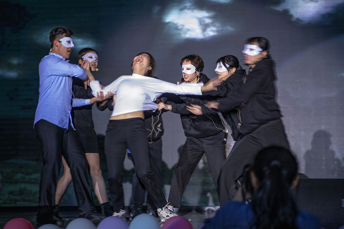 在此基础上从获得观众共鸣这一点上我应该如何做呢你有没有好的短视频脚本可供参考