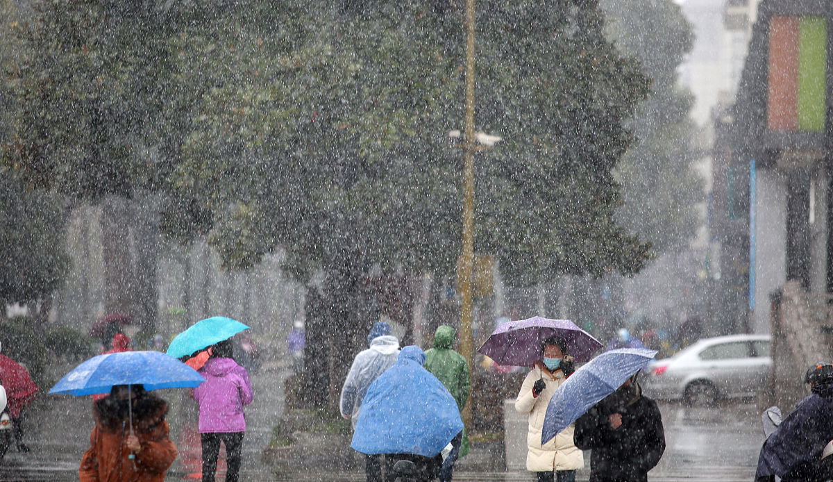 中秋遇雨国庆迎秋凉，网友：期待晴空万里赏明月