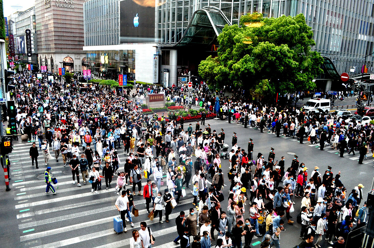 川流不息的人流