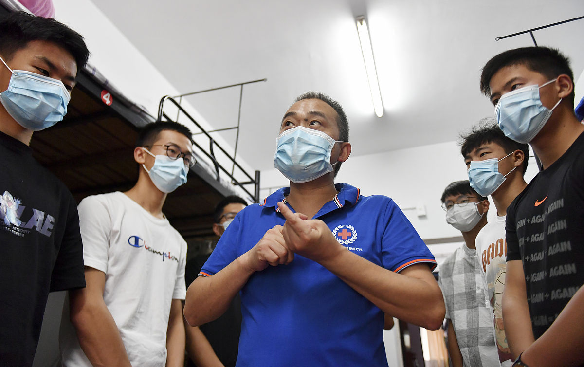 我是大学生你能帮我写一个500的宿舍卫生检讨和整改计划吗