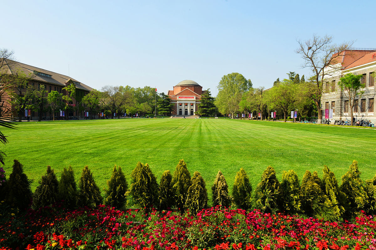 2021年4月20日,北京,清华大学校园风光.