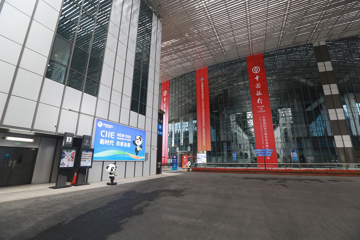 丰富探店词今天我们带大家皇派门窗他们开在了吴江红星美凯龙二楼。一起去打个卡吧杭州亚运会官方指定门窗 高达45毫米的玻璃安装空间 大中空 密封性更强 追求极致隔音