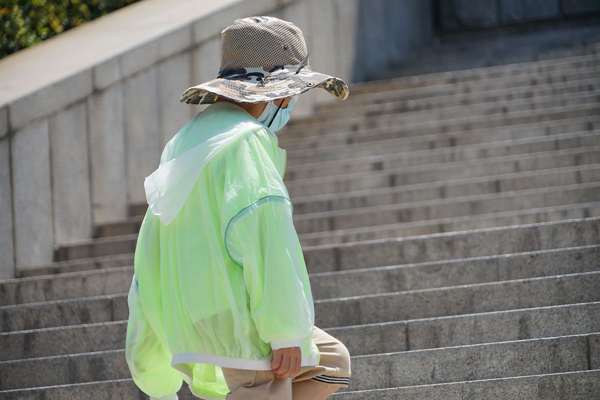 10句年轻人力荐：这款防晒服到底有多火？