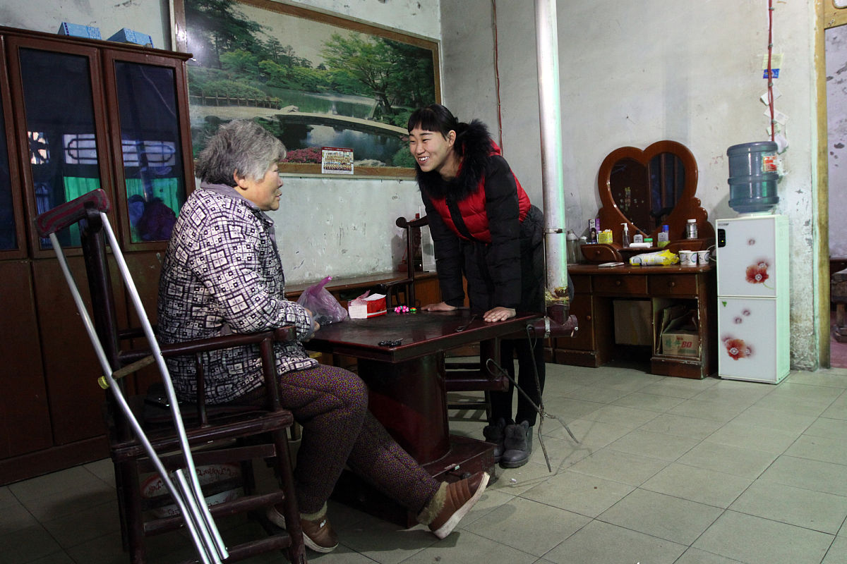 写一篇关于孤寡老人的文案有问有答的