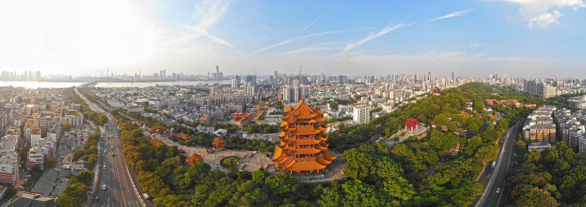 2020年9月5日,湖北武汉,众多全国各地游客来到黄鹤楼游玩.