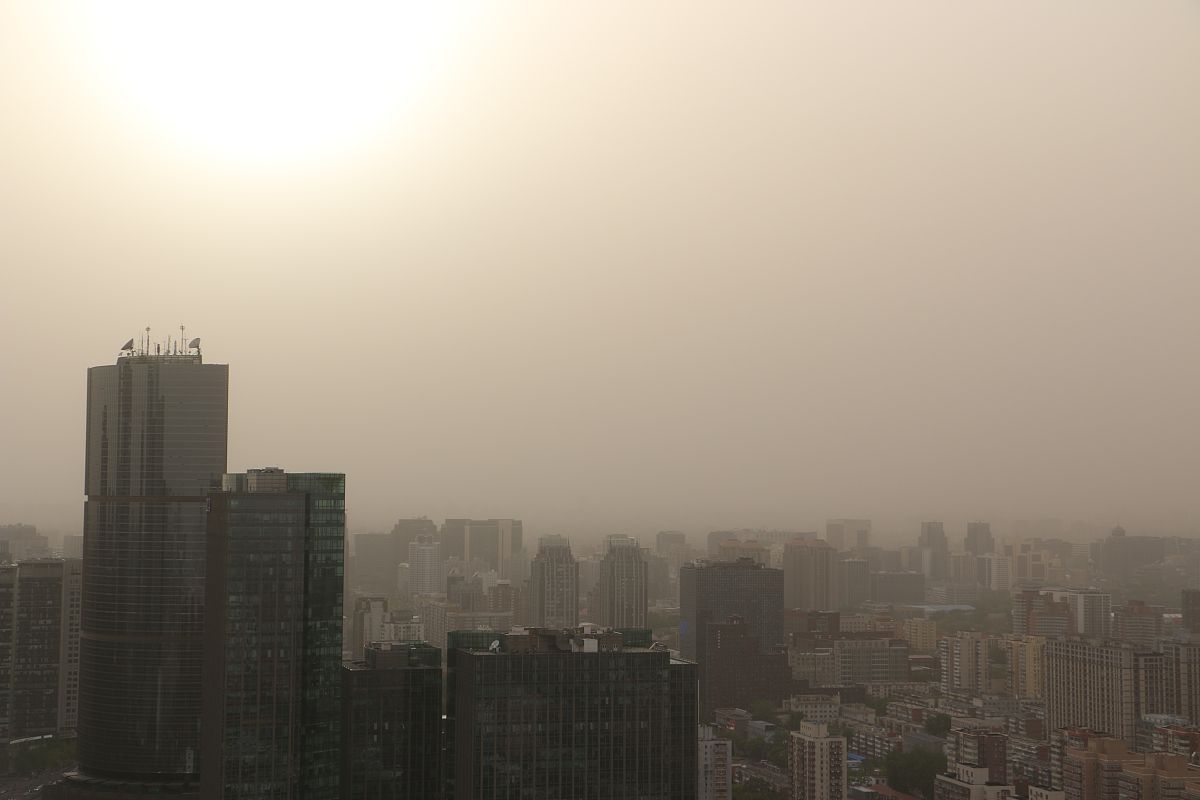 北京天气 - 当前晴天20度，东南风3级