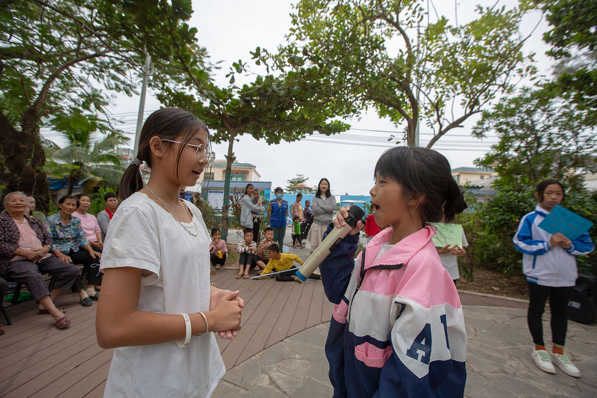 人教版小学英语教材优缺点分析及优化策略(200字)