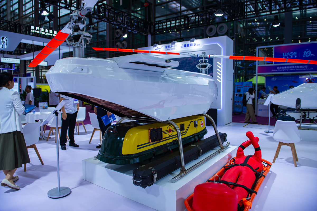 新能源飞机技术突破：锂电池、氢燃料电池、电动驱动等