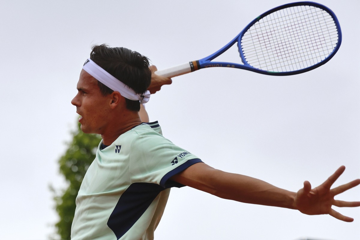 和帅气网球运动员打招呼的幽默开场白