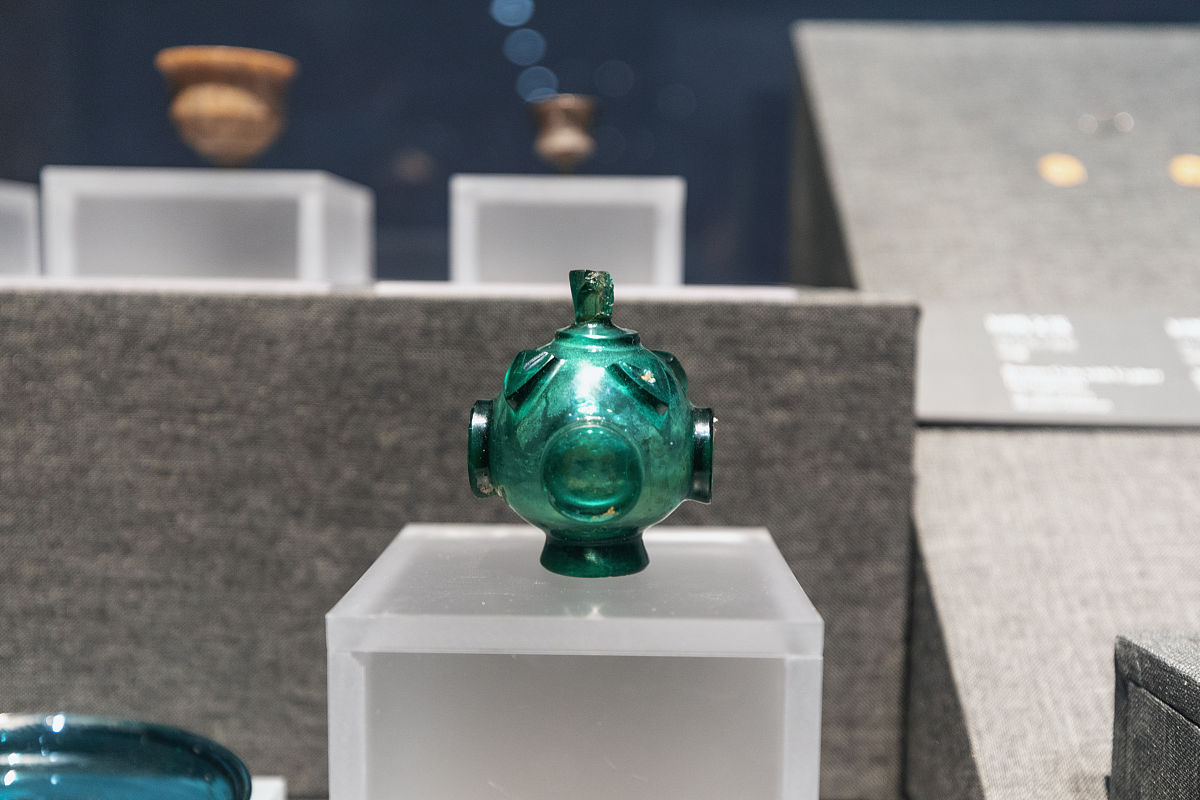 琉璃寓意和象征：祥瑞、神秘、珍贵、美好、安宁