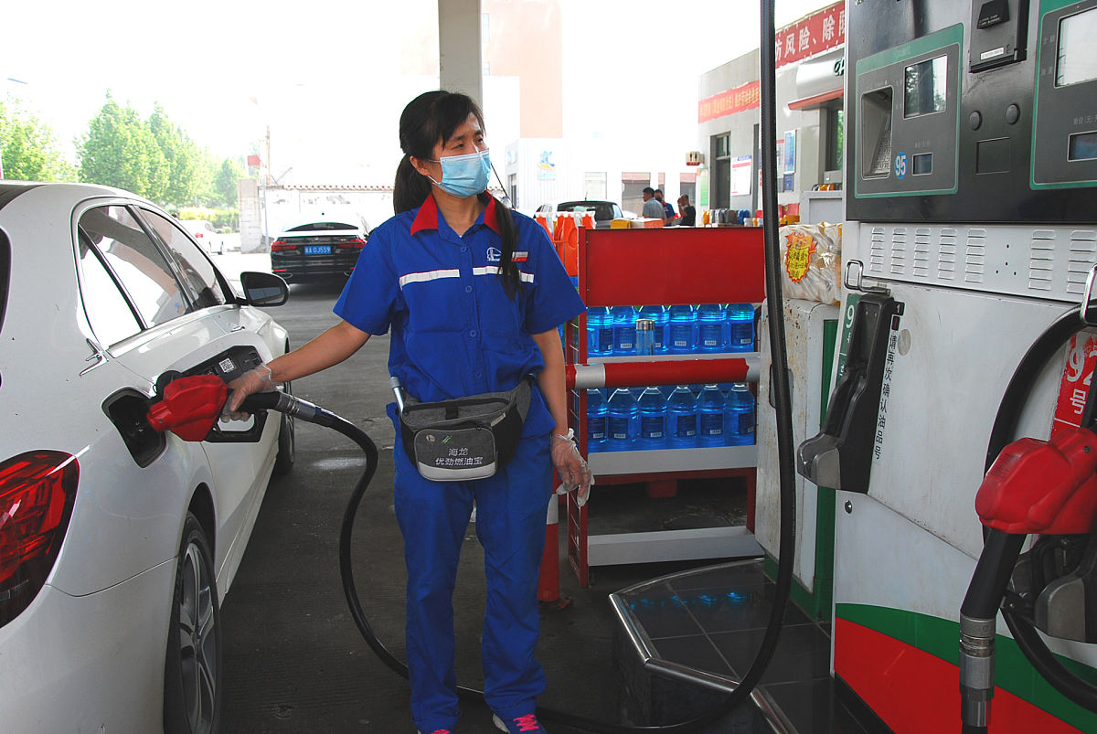 河北加油站可以用油桶买柴油吗？