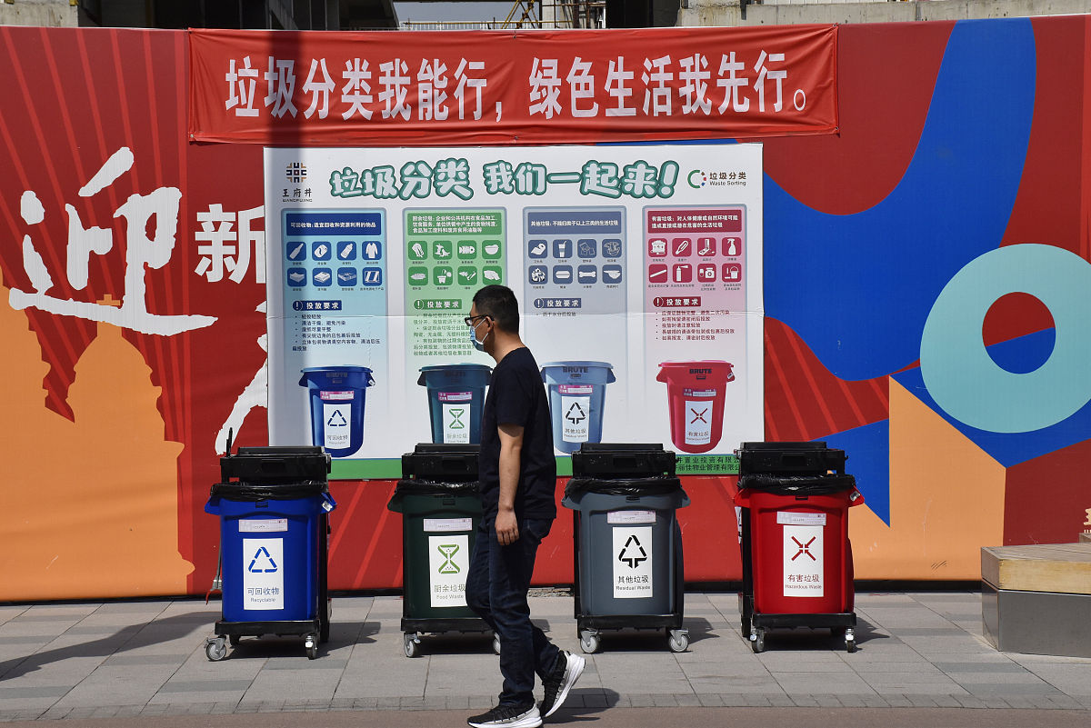 题目描述2077 年由于资源几近枯竭梦之城推行了一套极其严格的垃圾分类制度。具体的梦之城将垃圾分为 �n 类每一类垃圾只能被放入特定的垃圾桶中。由于梦之城掌握了压缩技术因此在这里垃圾只有数量之分没有体积大小之分。你是梦之城的一位居民。在你居住的社区外有 �+1n+1 个垃圾桶标号为 12⋯ ��+112⋯nn+1。对前 �n 个垃圾桶它们只能接受对应标号的垃圾并且有一定的容量。具体的你会得到一个长