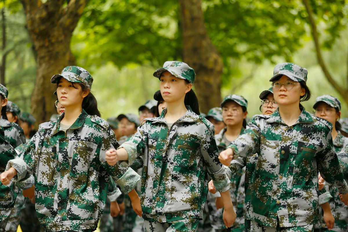 烈日军魂，拳拳赤诚！军训日记第六天：挥洒汗水，收获成长