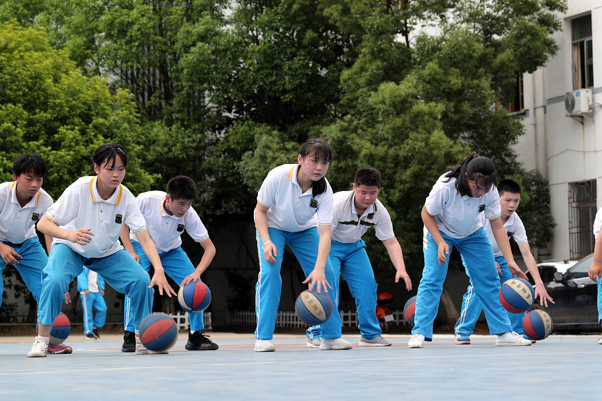 一年级大个子与二年级小个子的友谊故事 - 古田足日和家长