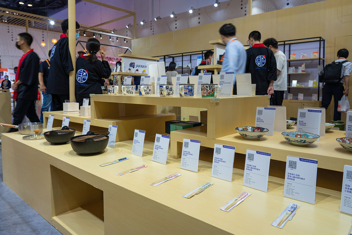 按不同范围划分的许可证贸易种类是怎样的？