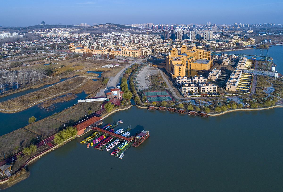 Discover Delicious Hangzhou Cuisine: A Conversation with a Foreign Athlete