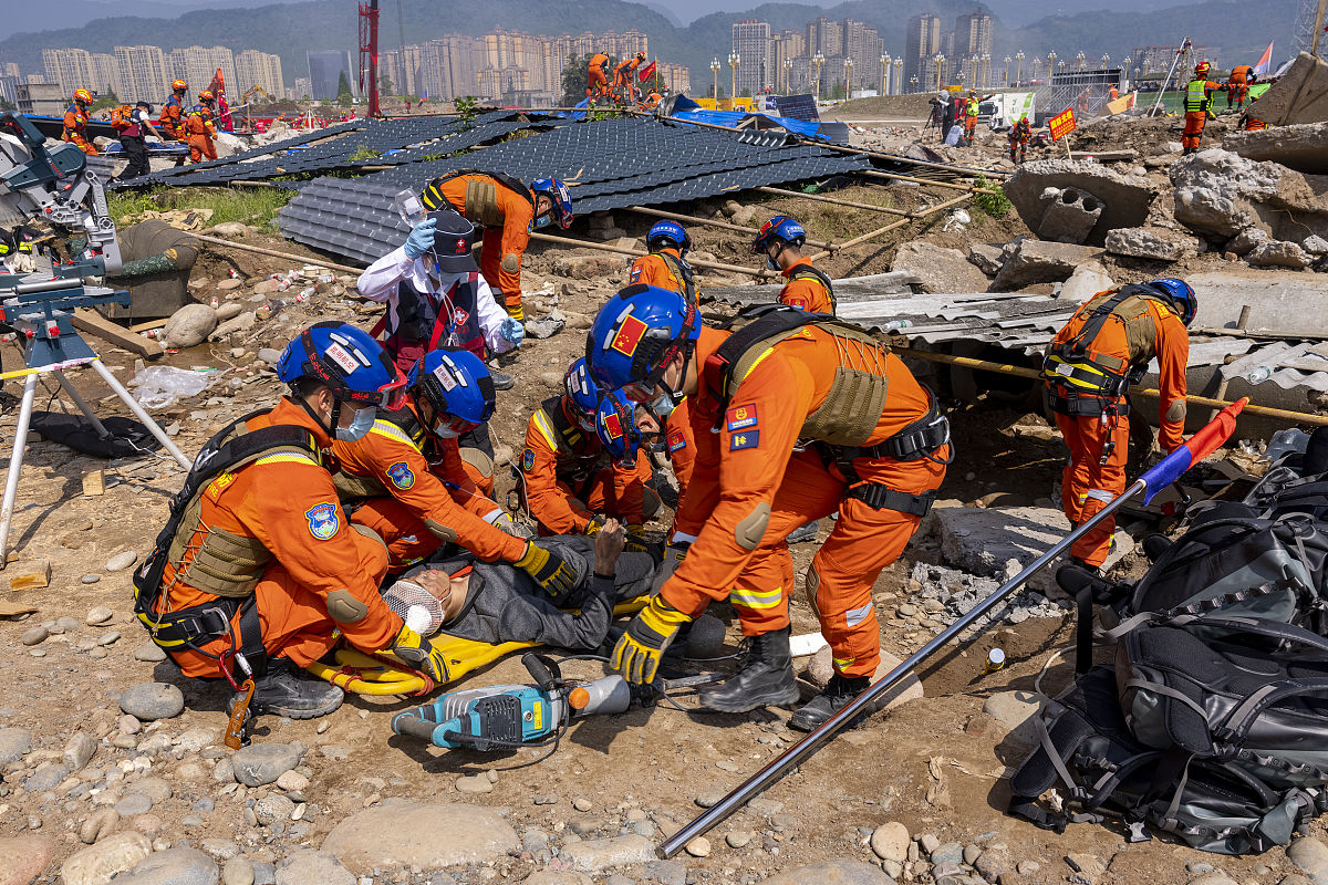 关于转发《四川省地质灾害指挥部办公室关于盯紧盯牢秋雨秋讯全力夺取汛期地质灾害防治工作全面胜利的通知》的通知