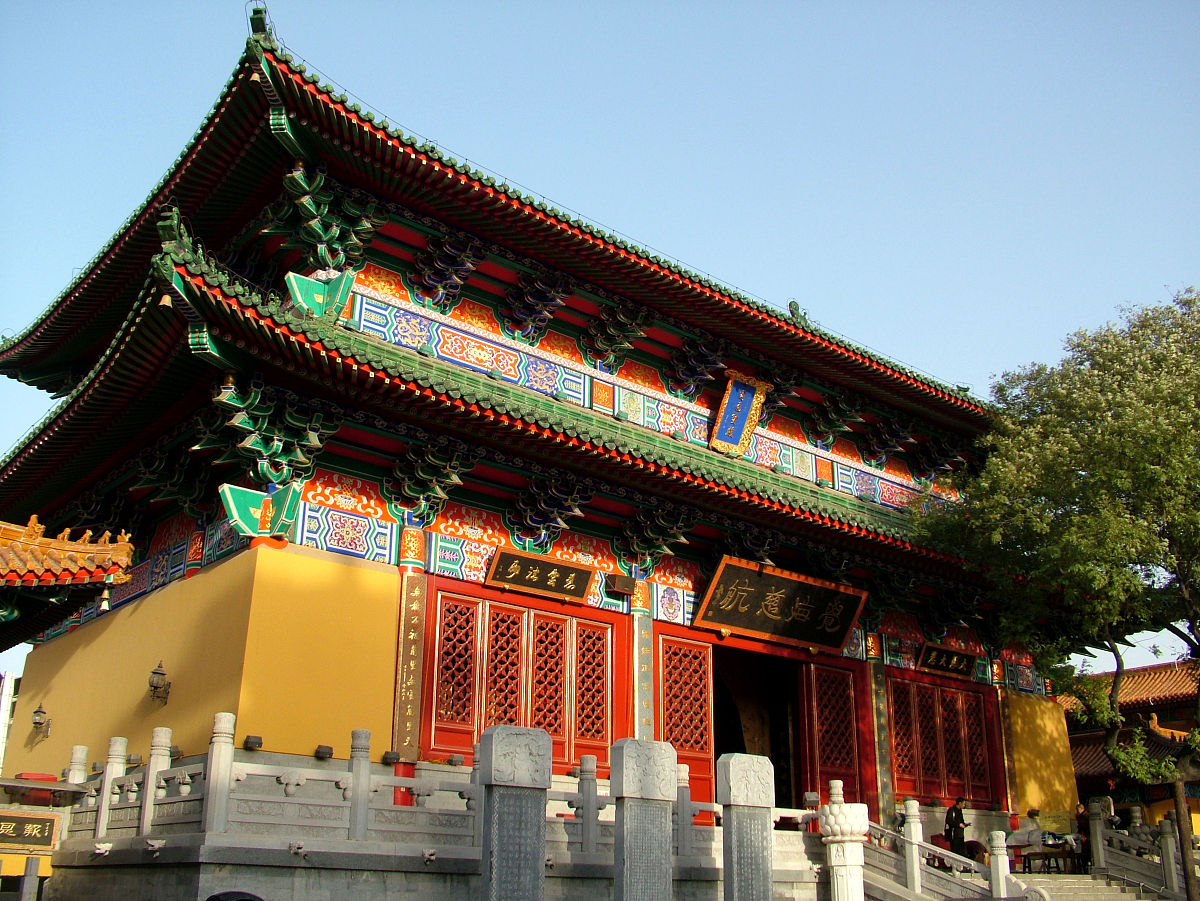   荐福观音寺位于天津市河东区大直沽,津塘公路于大直沽中路交口处,占