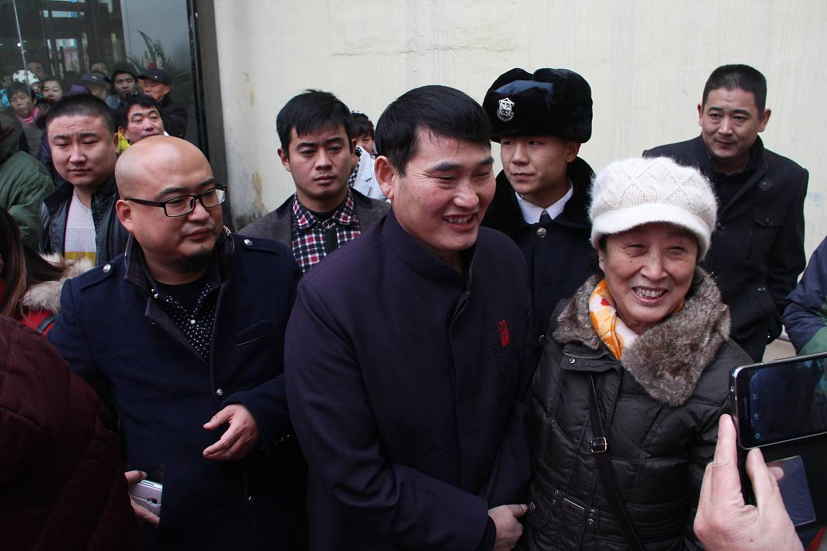 李立群老爷子无法回河南老家扫墓，心声令人动容