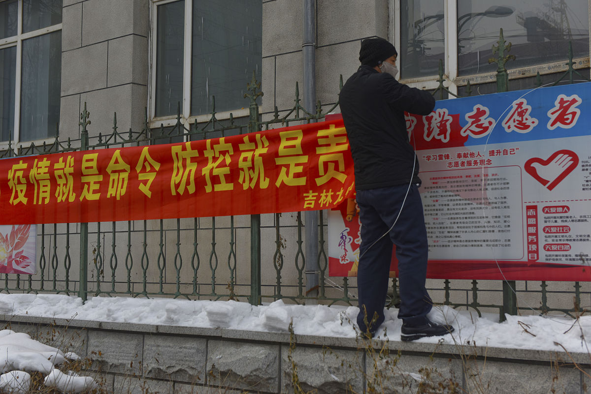 精简如下文字：1跟踪拍摄并制作专题片。在区民政局指导下尽快抽取业务能力强的视频拍摄专业人员2人组建为视频拍摄专业志愿者专题跟踪拍摄涉及乡镇级勘界、乡村地名服务、平安边界等各项与民政工作的相关视频并以此为素材制作民政相关专题片不低于1部、汇报PPT不低于2套等。2开展乡村地名等宣传推广。在区民政局指导下尽快抽取业务能力强的视频制作专业人员2-8人专题运营相关视频号和抖音号广泛收集素材后创作相关宣传短