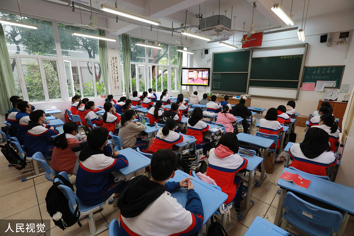 云南临沧初中生读高铁学校：学几年？好不好？