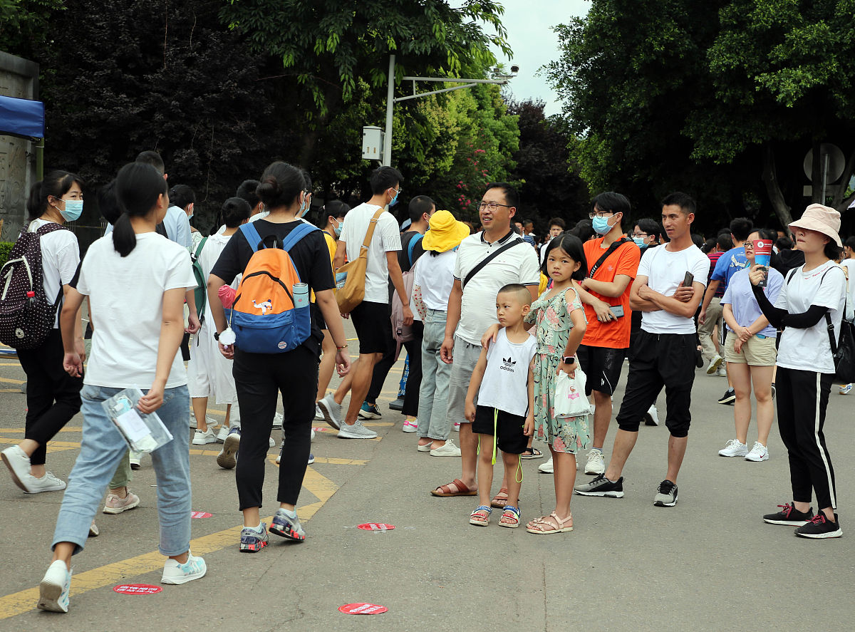 四川省盐业学校学生优惠政策：住宿、饮食、活动、就业、健康全方位保障