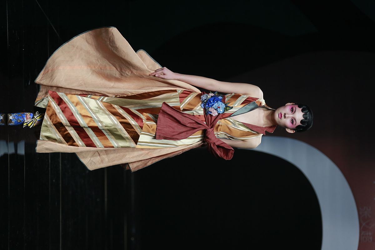 以 德国文化的精髓：严谨与创新的结合为题写一篇1200字文章