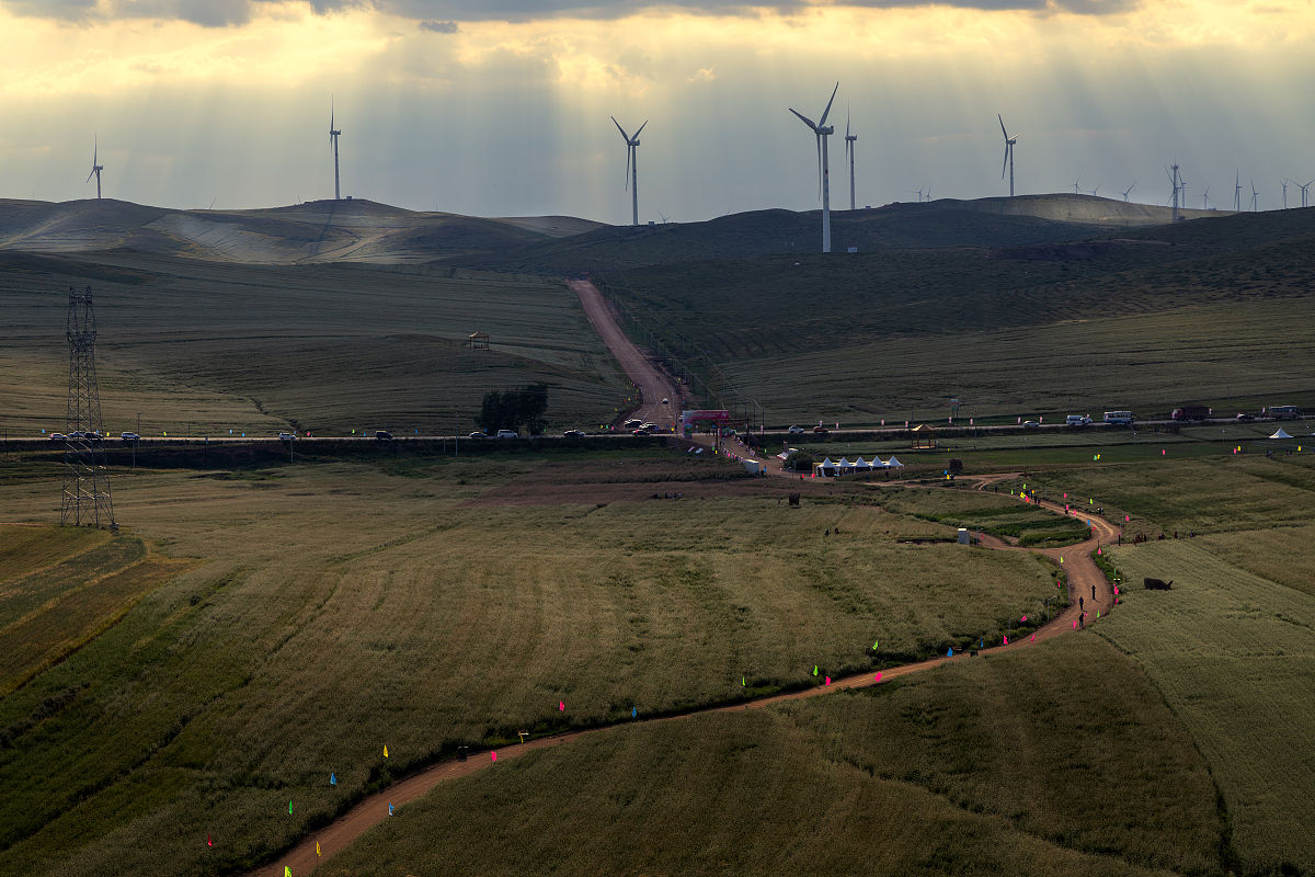 假设你是一位即将毕业的大学生正在写毕业论文但是重复率太高需要降低重复率请用中文对以下内容进行改写：进而达到文化产业的旅游化和旅游产业的文化化。