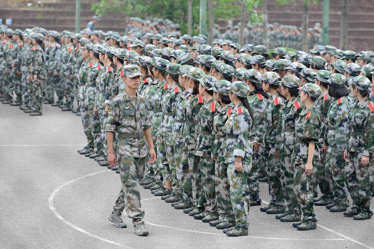 东莞市第八高级中学高一新生军训第五天：丰富多彩的活动，展现青春风采