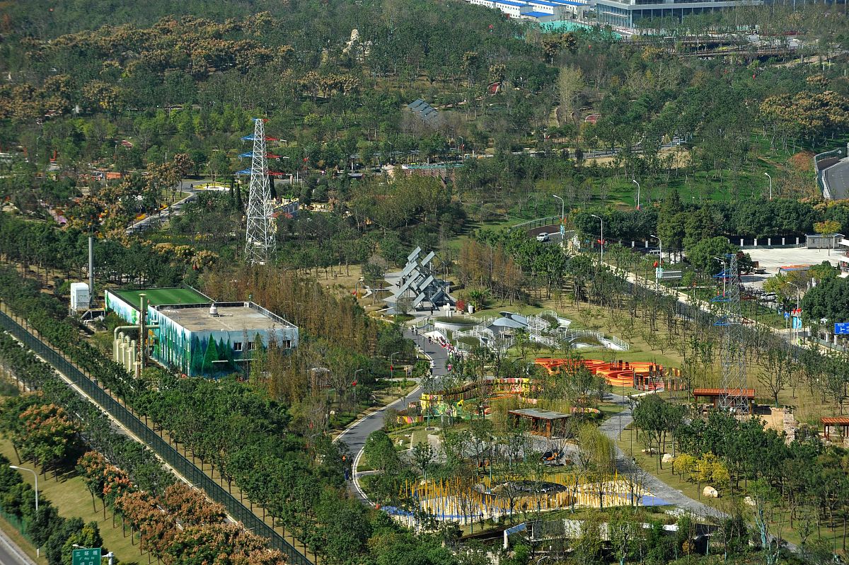 2015年10月27日,武汉市东西湖区,园博园周边楼市住宅.