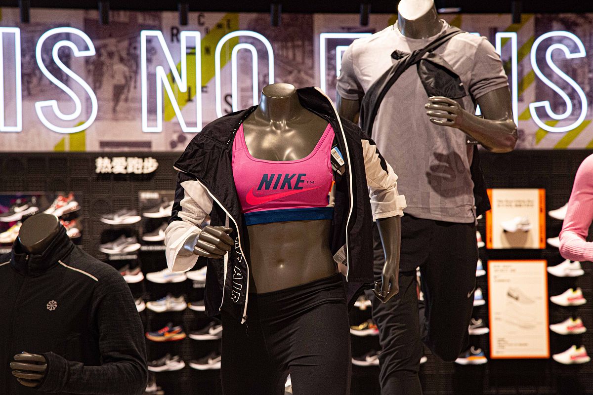 分析Nike品牌目标市场的特点写一篇不少于500 英文单词的英文文章