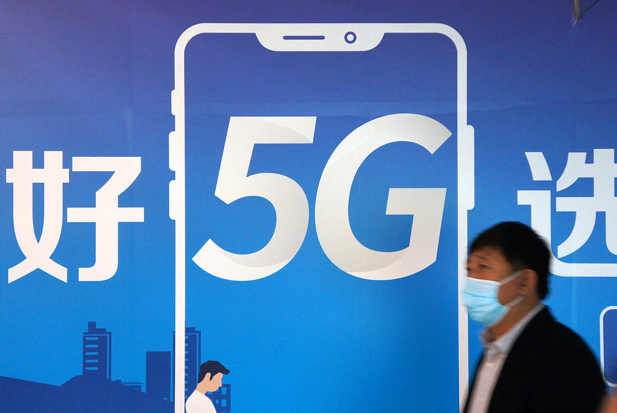 请从专业角度提供一份中国电信21G频段或35G频段要求体现8TR和AAU对比的具体数值 5G覆盖方案的典型案例对比分析从实用性、合理性、经济性三个维度去编写。要求字数不少于3000字