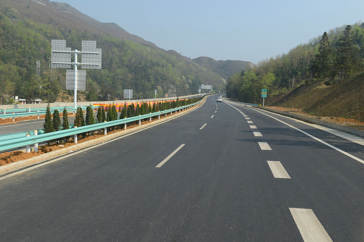 贵阳至北海高速公路第六合同段位于贵州三都县