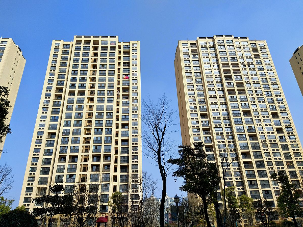 汤阴建业世和府楼间距：20米左右，详解楼间距影响因素