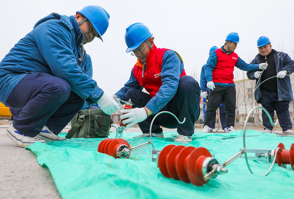 润色雷电过电压主保护是一种用于保护电力系统的设备其主要功能是在雷电过电压出现时