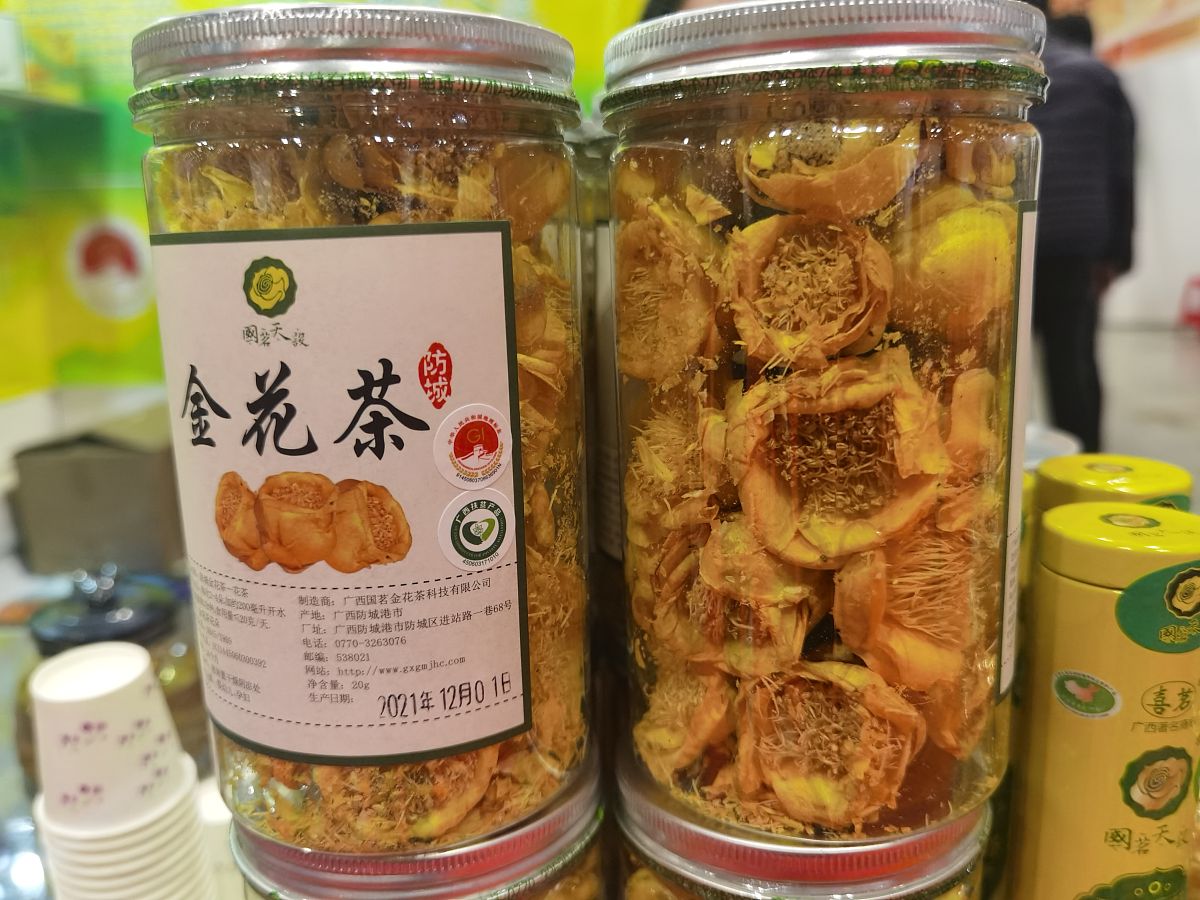 帮我写一份新闻稿主要内容为黔东南民族职业技术学院对金果兴农——枇杷次果加工设备行业领军者要求：主要体现项目带动枇杷的产业转型助力乡村振兴体现大学生创新创业的重要型