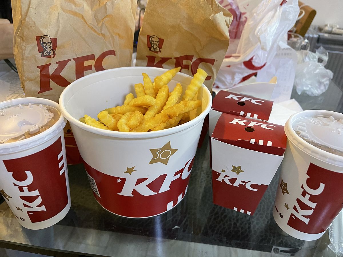 帮我写一个疯狂星期四肯德基的段子