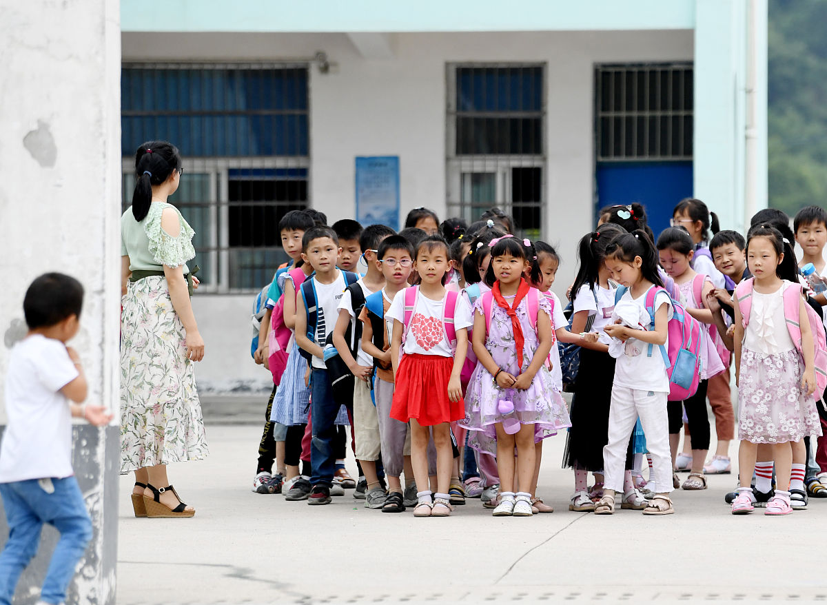2019年6月25日,安徽六安,晓天镇的小学生大部分集中在晓天中心小学就