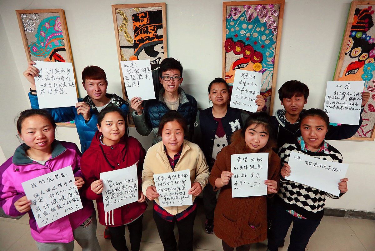 支教团的成员支教地包括陕西、云南、贵州现在需要你创造一首诗歌请根据诗歌的创造要点创造一篇超过10节的诗歌主题为志愿与青春题目要有意境