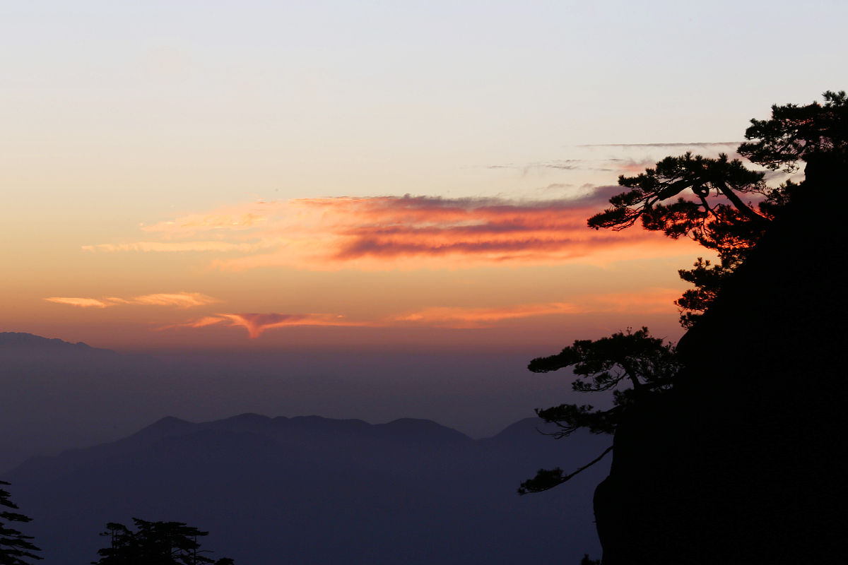 黄山美景，奇观无限 - 小学作文