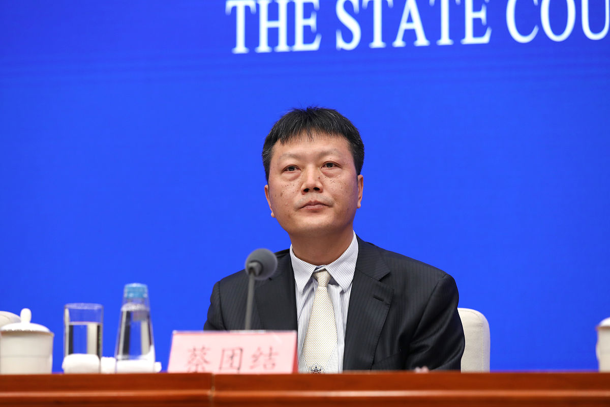 沈阳市政协李军主席来沈阳化工大学就高校科技成果转化进行调研调研过程中参观了重点实验室听取了关于科技成果转化的汇报调研后双方召开座谈会请用1500字为李军主席写一篇座谈会发言稿要求有政治高度