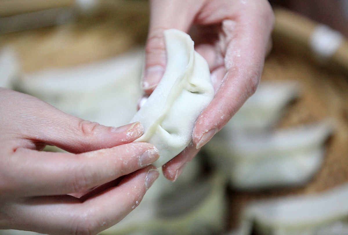 玉米馄饨包法：简单易学，美味可口