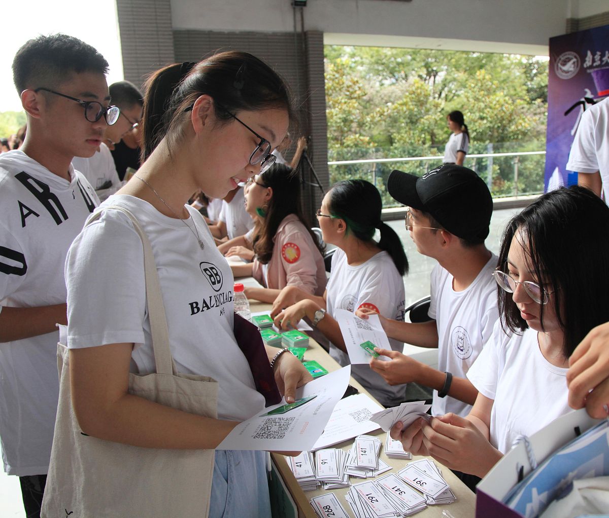 帮我写一大篇幅文案内容主要有：再次在工作上来大学的第一个学期当选上了文艺委员写一下文艺委员对于自己来说是一个很好的锻炼自我的平台