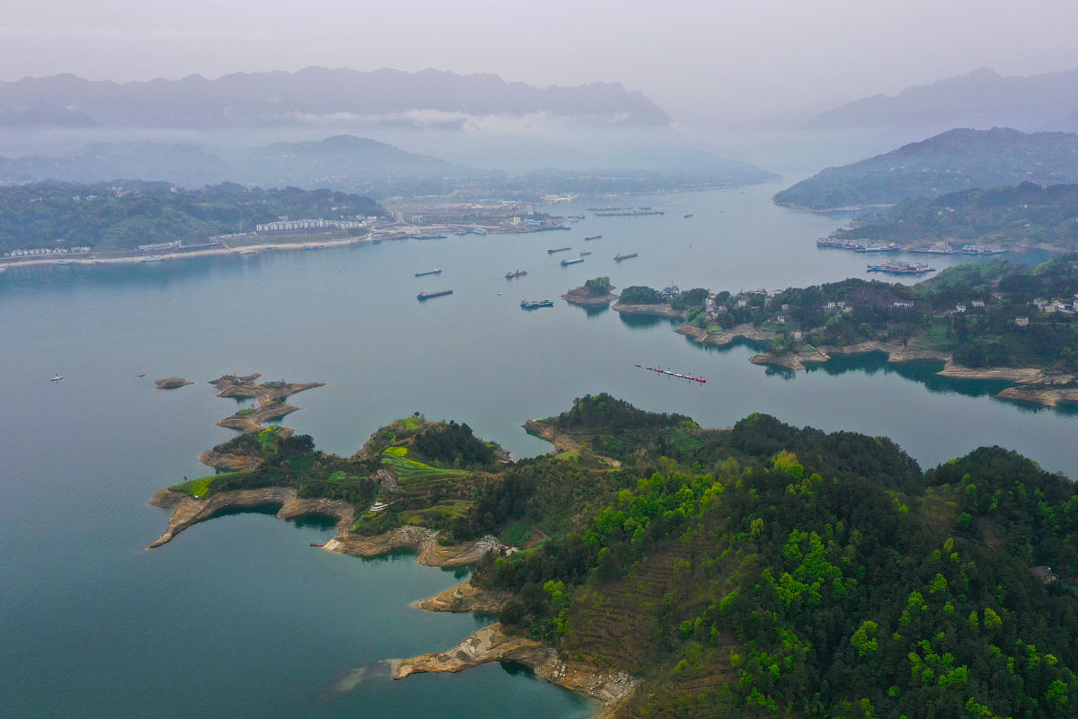 重庆万州三峡服装艺术学校2021年招生办联系电话 - 报名咨询热线
