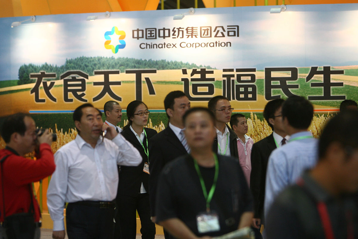 写一份食品集团的品牌提升实施方案母品牌为广西农垦集团子品牌分蔗糖行业、生猪养殖果蔬和奶制品等行业描述产品品牌提升实施策略要求品牌提升方案参照上海光明、首农食品和力源品牌管理模式创立具体品牌并详细列明品牌提升的实施具体措施。