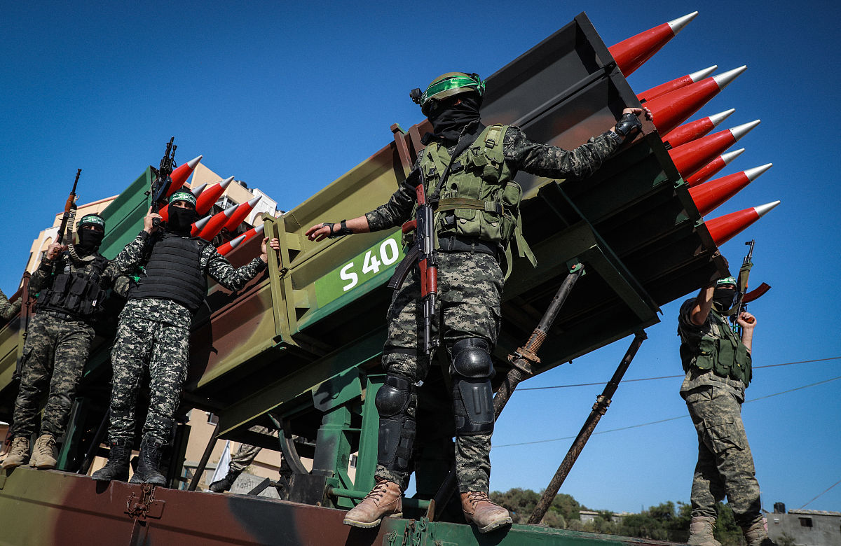 English commentary on the 60th National Day paradeNow the match-past of the military parade begins The military parade is led by national guard of honor joint from the army the nary and the air force