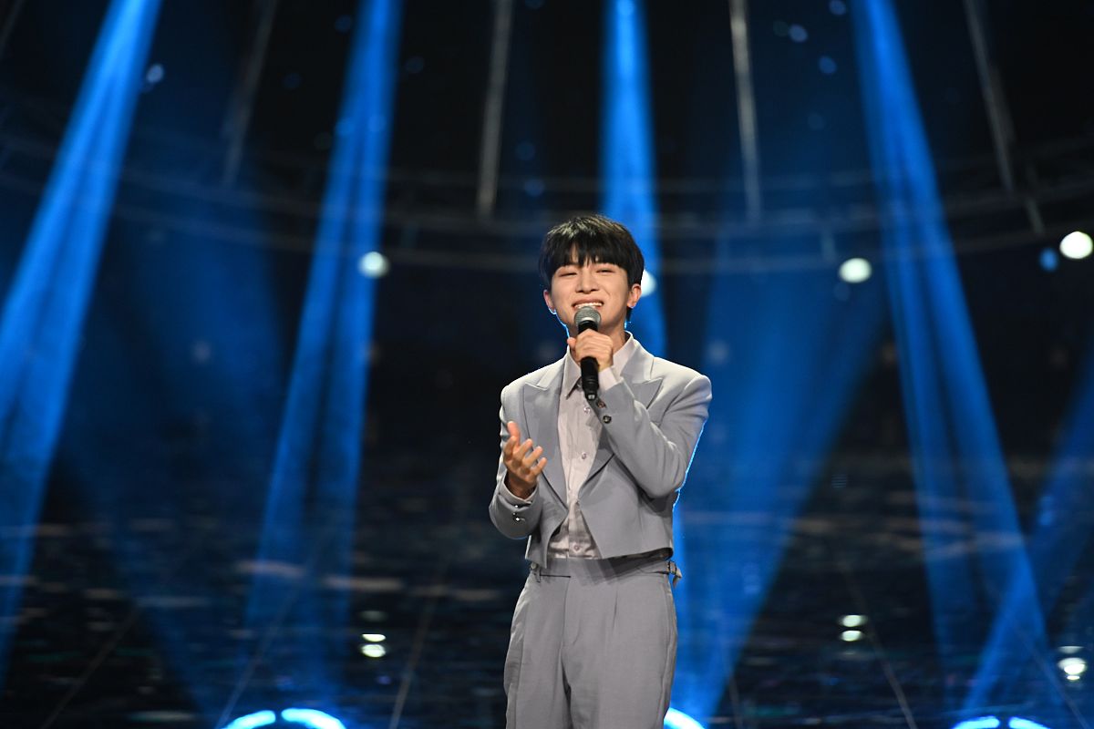 周深《绽放的笑容》歌曲主题关键词